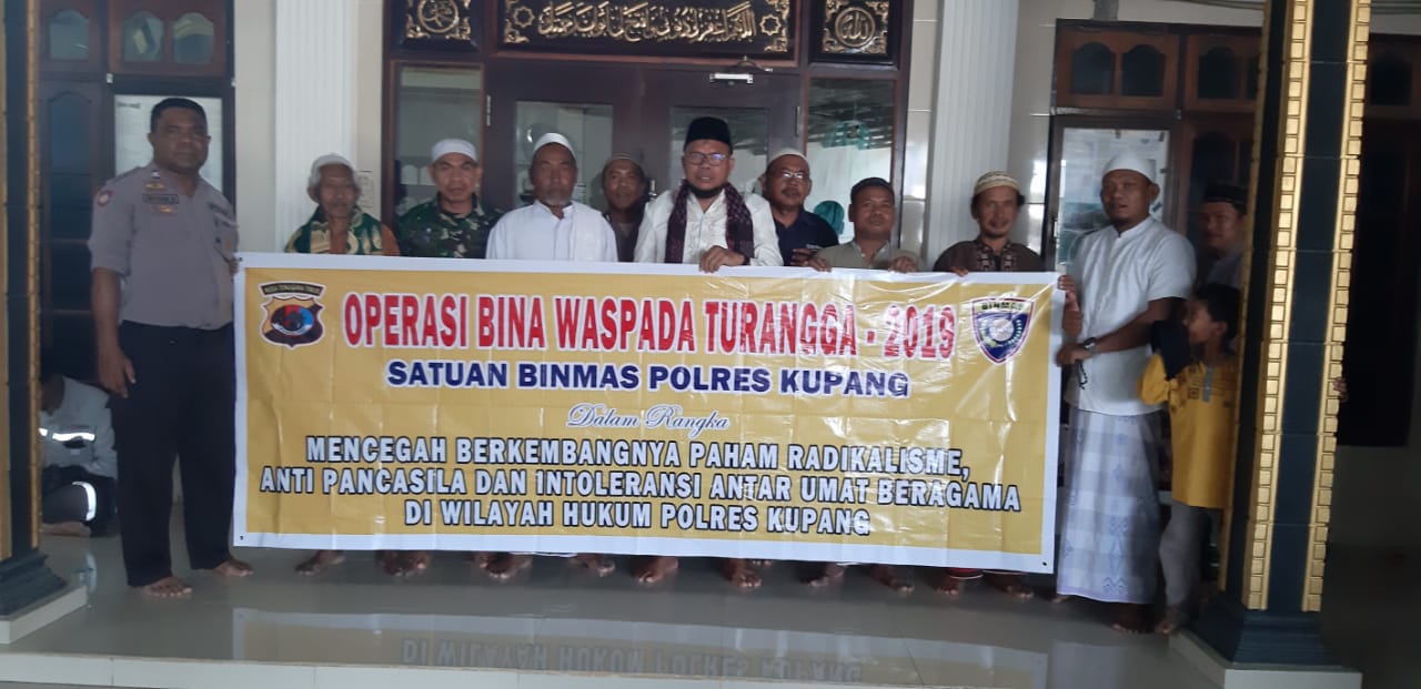 Tim ops bina waspada polres kupang bersama jemaah Masjid Asholihin cegah faham radikal