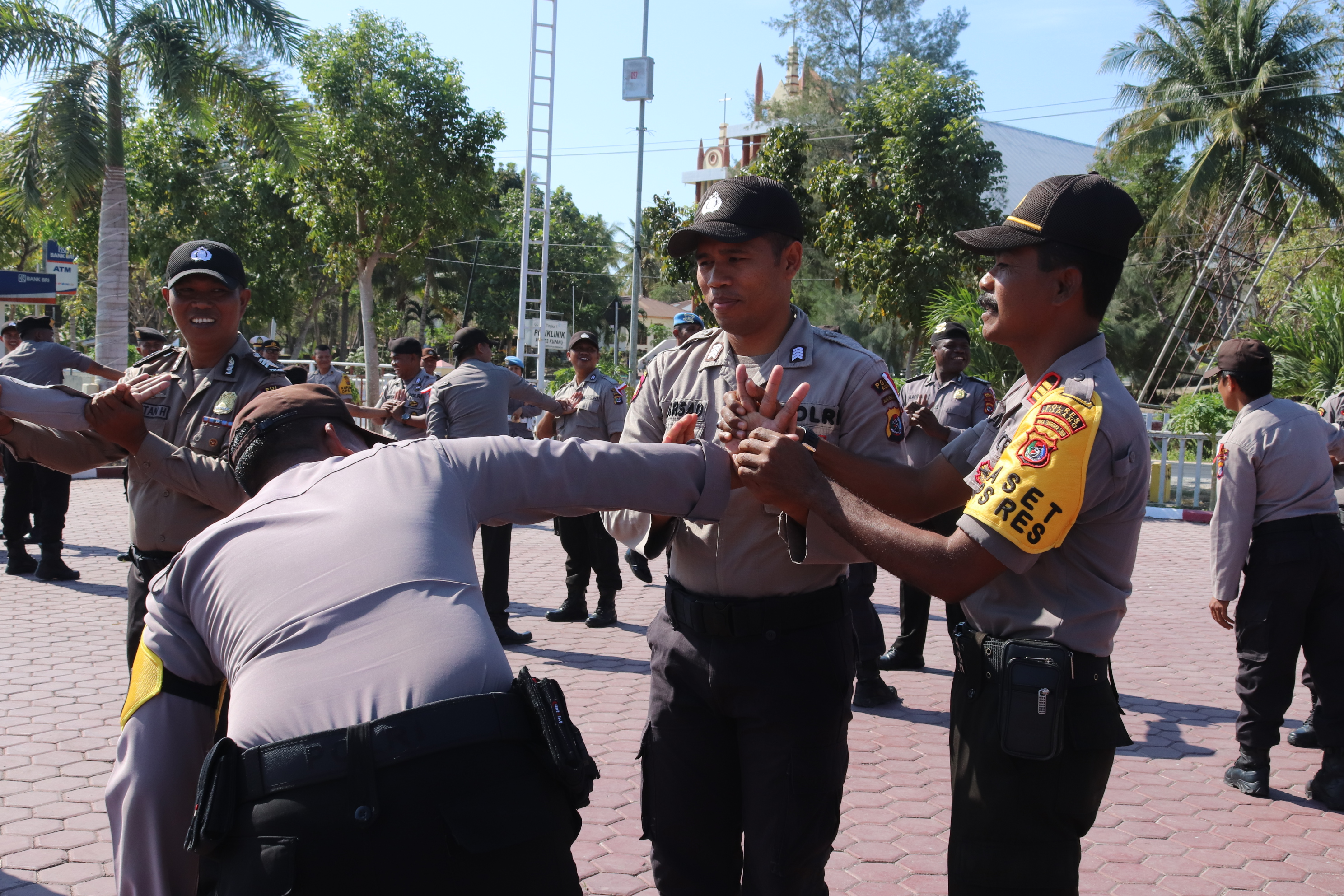 Polres Kupang tingkatkan kemampuan bela diri anggota