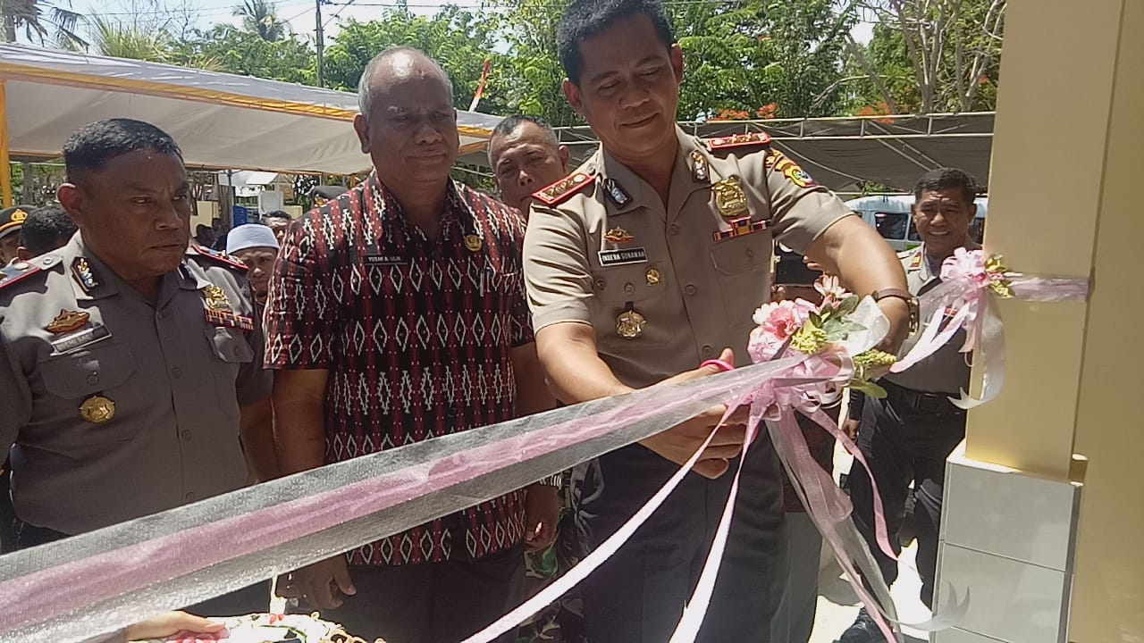 Kapolres kupang Akbp Indera Gunawan SiK resmikan pembangunan rumah dinas polsek kubar