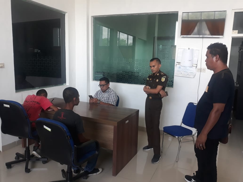 Penyidik polres kupang melimpahkan pelaku pembunuhan ke kejasaan kabupaten Kupang