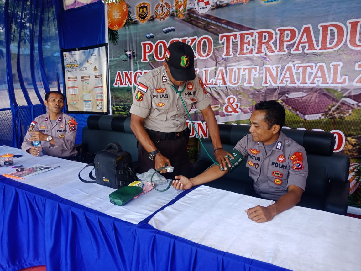 Dokes polres kupang kontrol kondisi kesehatan anggota pengamanan Natal 2019