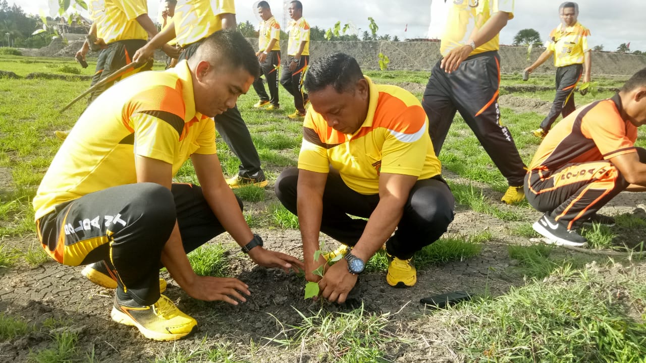 Peringati hari sejuta pohon,polres kupang hijaukan lahan kita