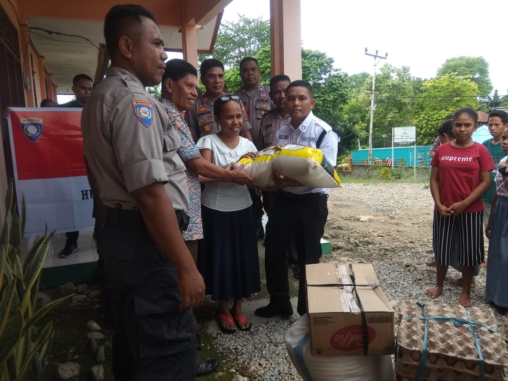 Kepedulian Polisi,Satpam kepada sesama berikan bantuan sembako kepada yayasan sosial