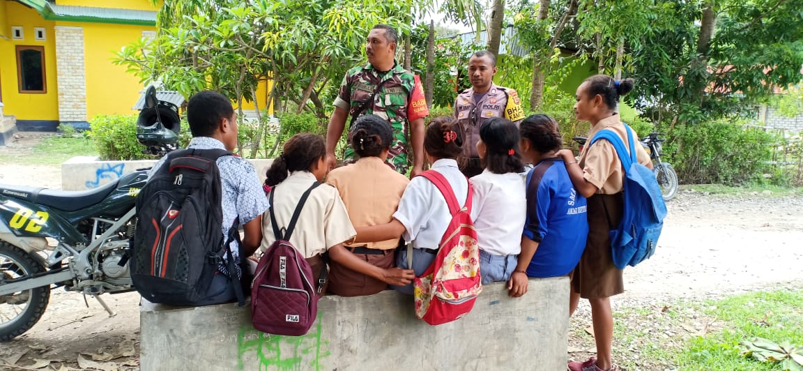 Kekompakan Bhabinkamtibmas dan Bhabinsa sambangi Desa binaan