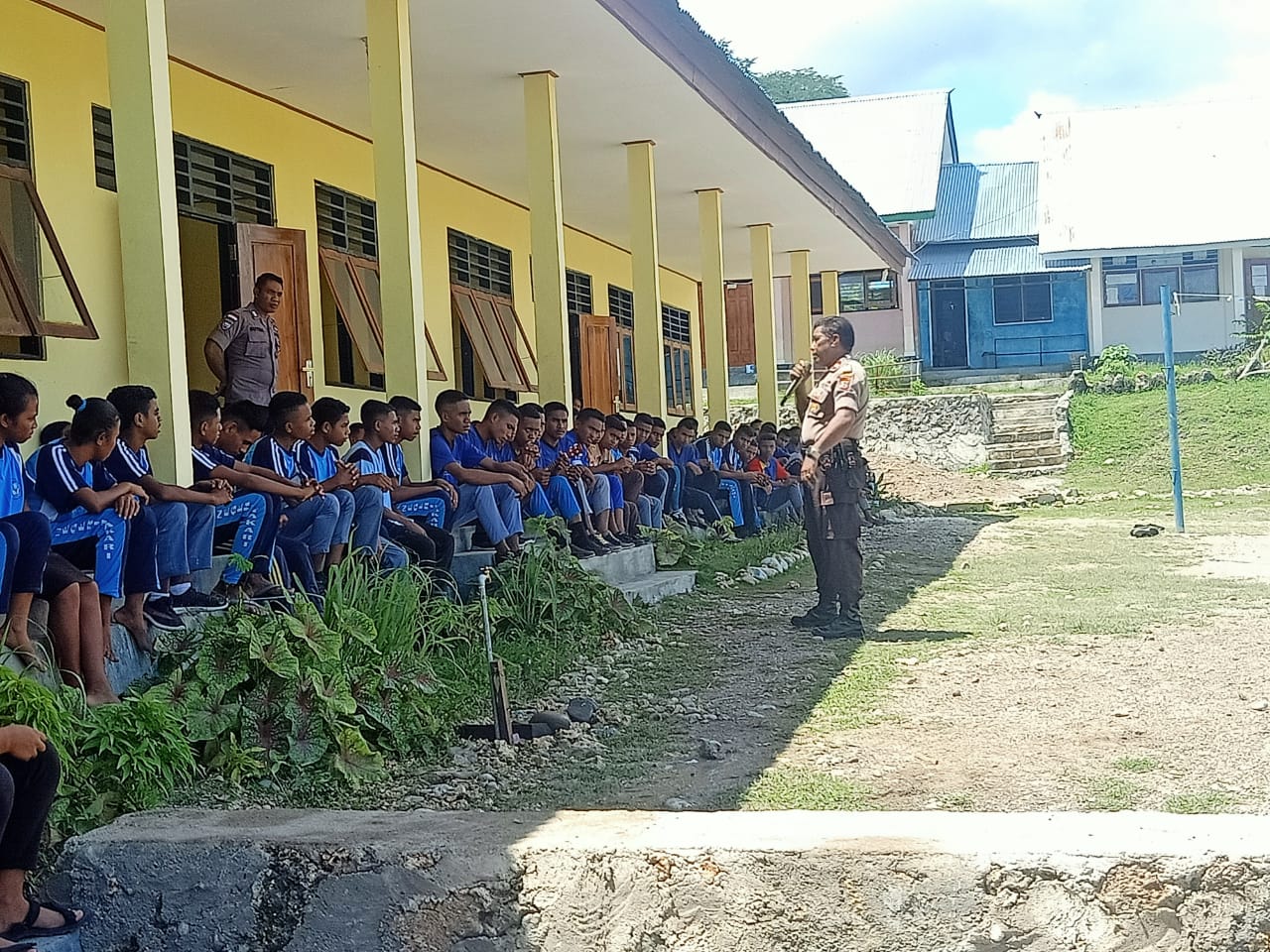 Cegah Covit-19, Kapolsek Takari edukasi siswa SMK Negeri Takari budayakan hidup bersih dan sehat