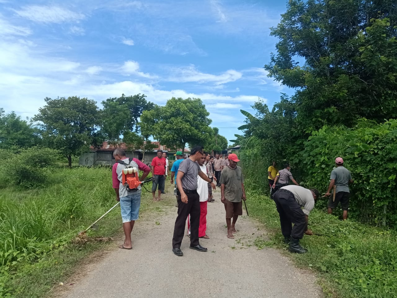 Cegah penyebaran covid-19 Polsek Kupang Timur,lakukan bersih-bersih dirumah ibadah