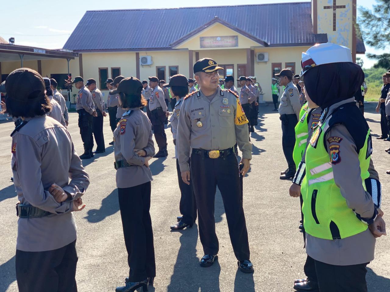 Berjemur matahari pagi,personil polres kupang tingkatkan ketahanan tubuh