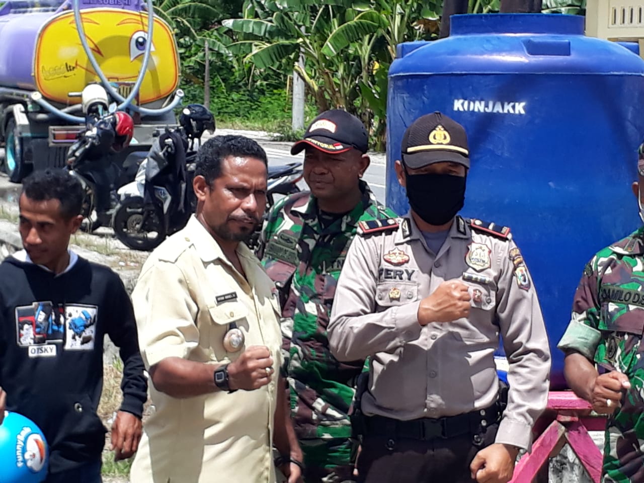 Cegah covid-19, Kapolsek Kutim pasang 4 fiber 500 liter di 4 lokasi berbeda